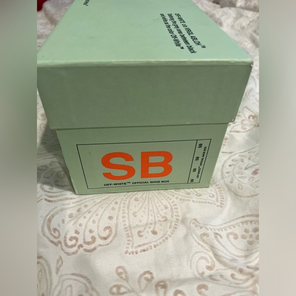 Off-White Woman’s Fuchsia Flip Flops - Picture 5 of 7